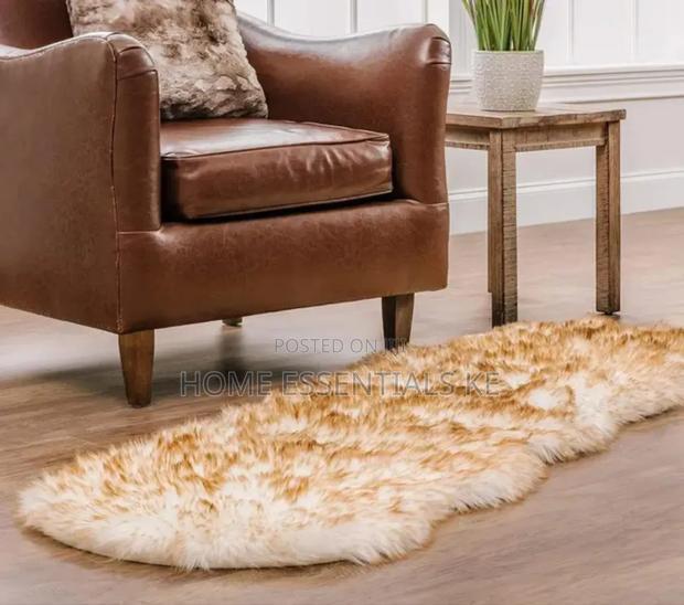 Faux Fur Decorative Mat
 60cm*180cm - thumbnail 2