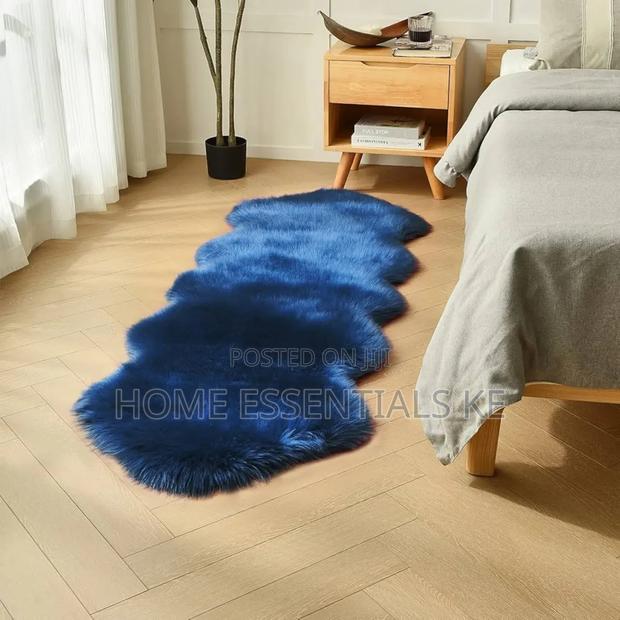 Faux Fur Decorative Mat
 60cm*180cm - thumbnail 4