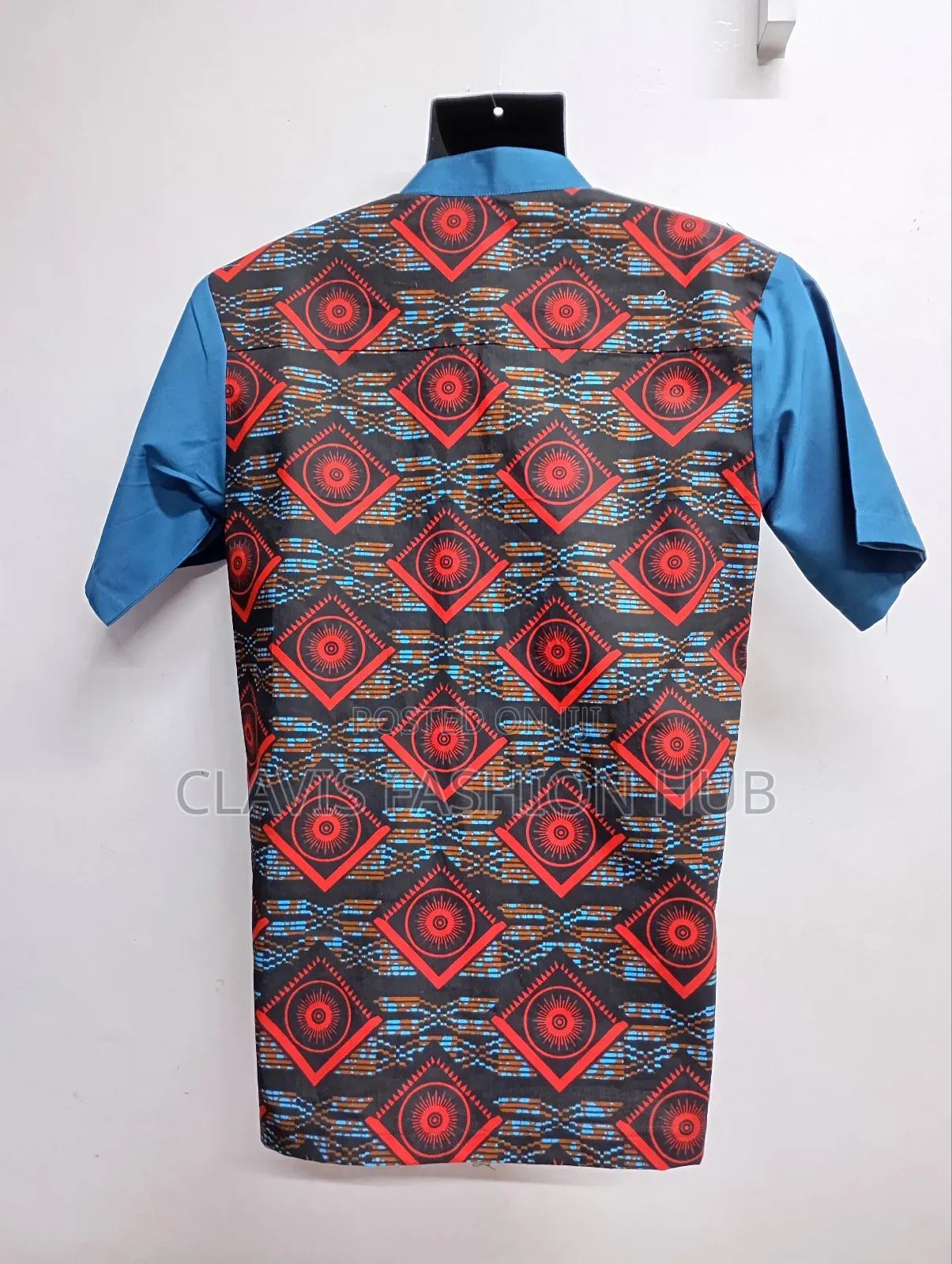 Traditional Modern Short Sleeve Shirt for Men Medium Size
