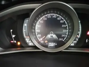 Volvo V40 2017 Off white