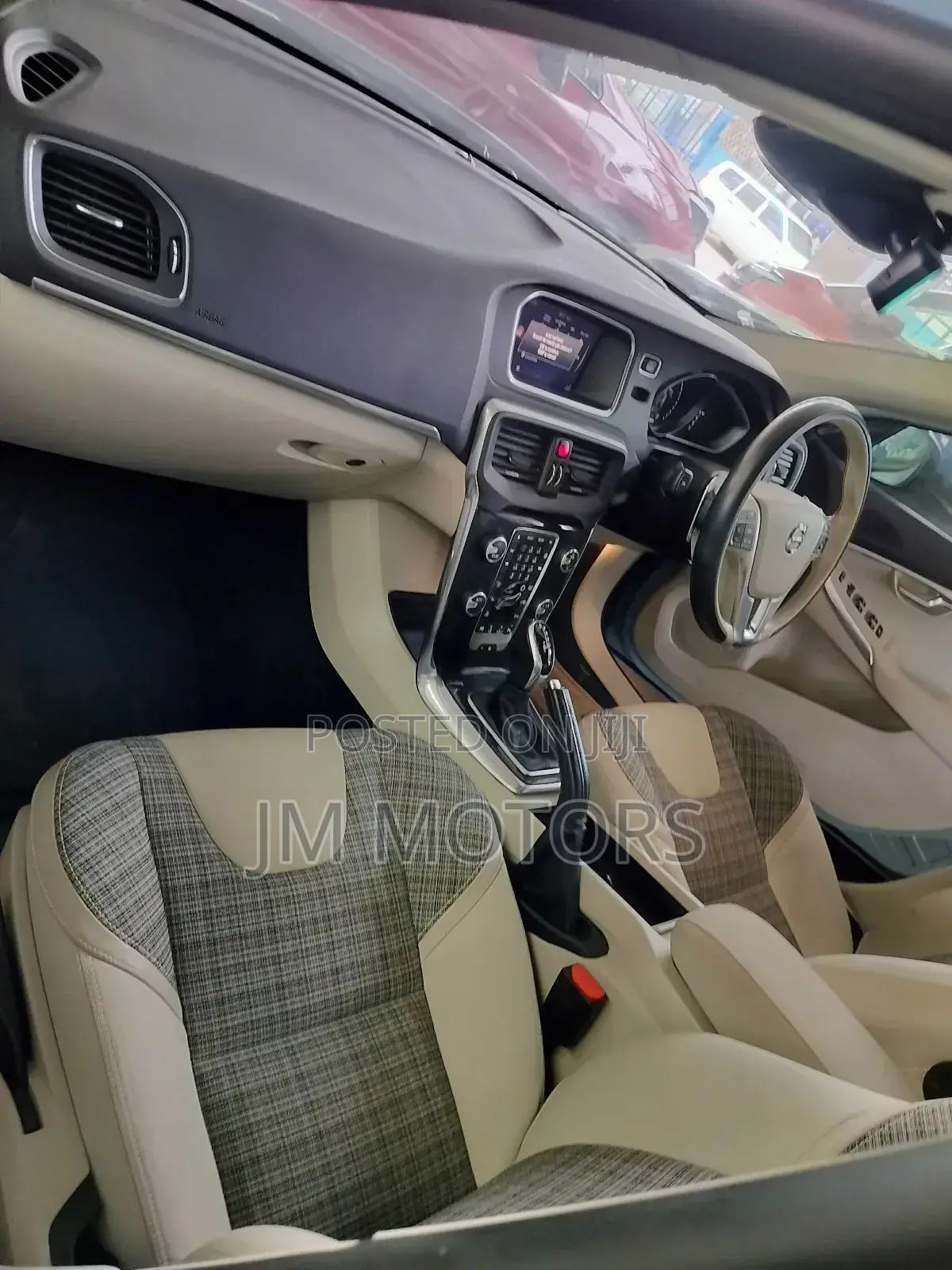 Volvo V40 2017 Off white
