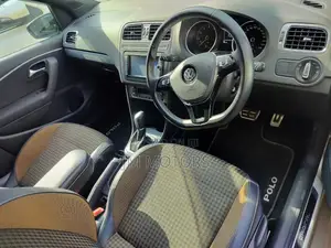 Volkswagen Polo 2017 Gold