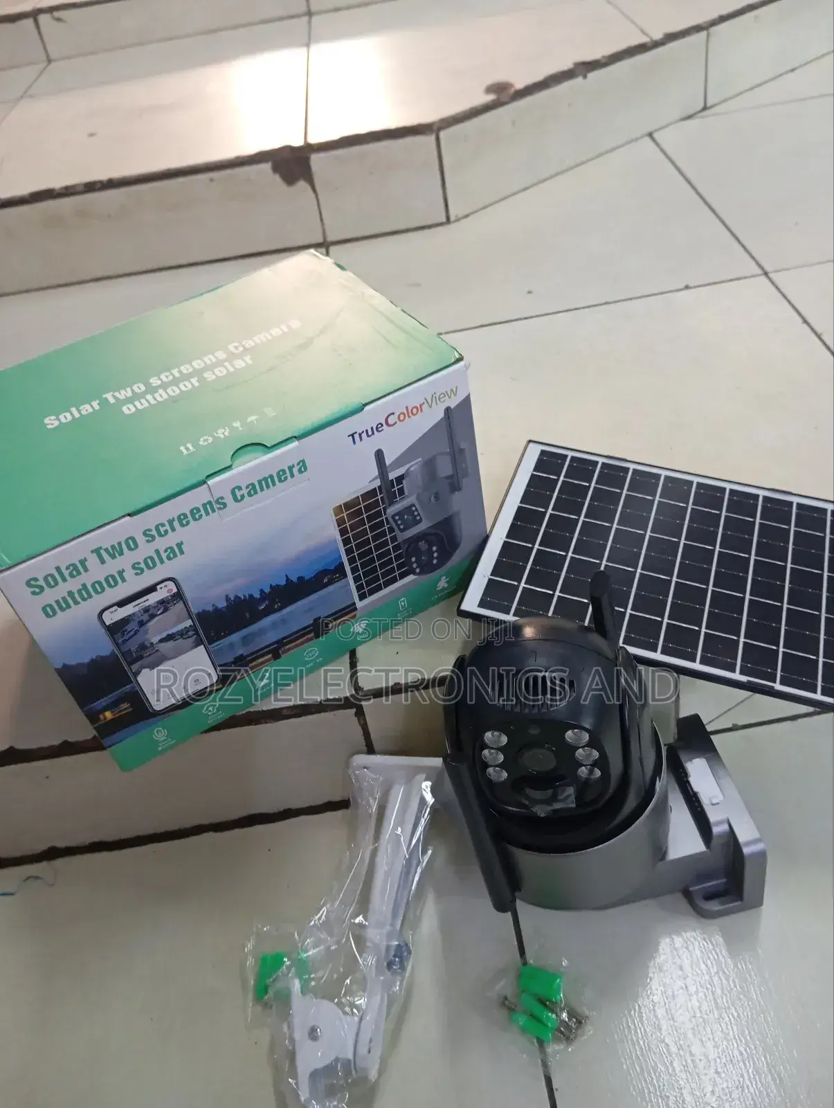 Solar 2 Screen Camera With Wifi and 4g