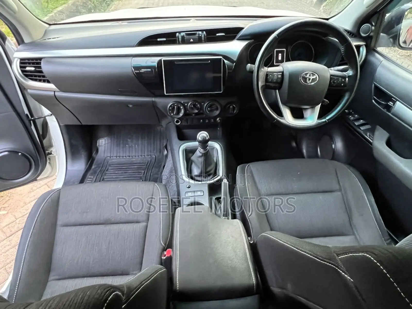 Toyota Hilux 2019 White