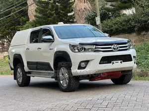 Toyota Hilux 2019 White