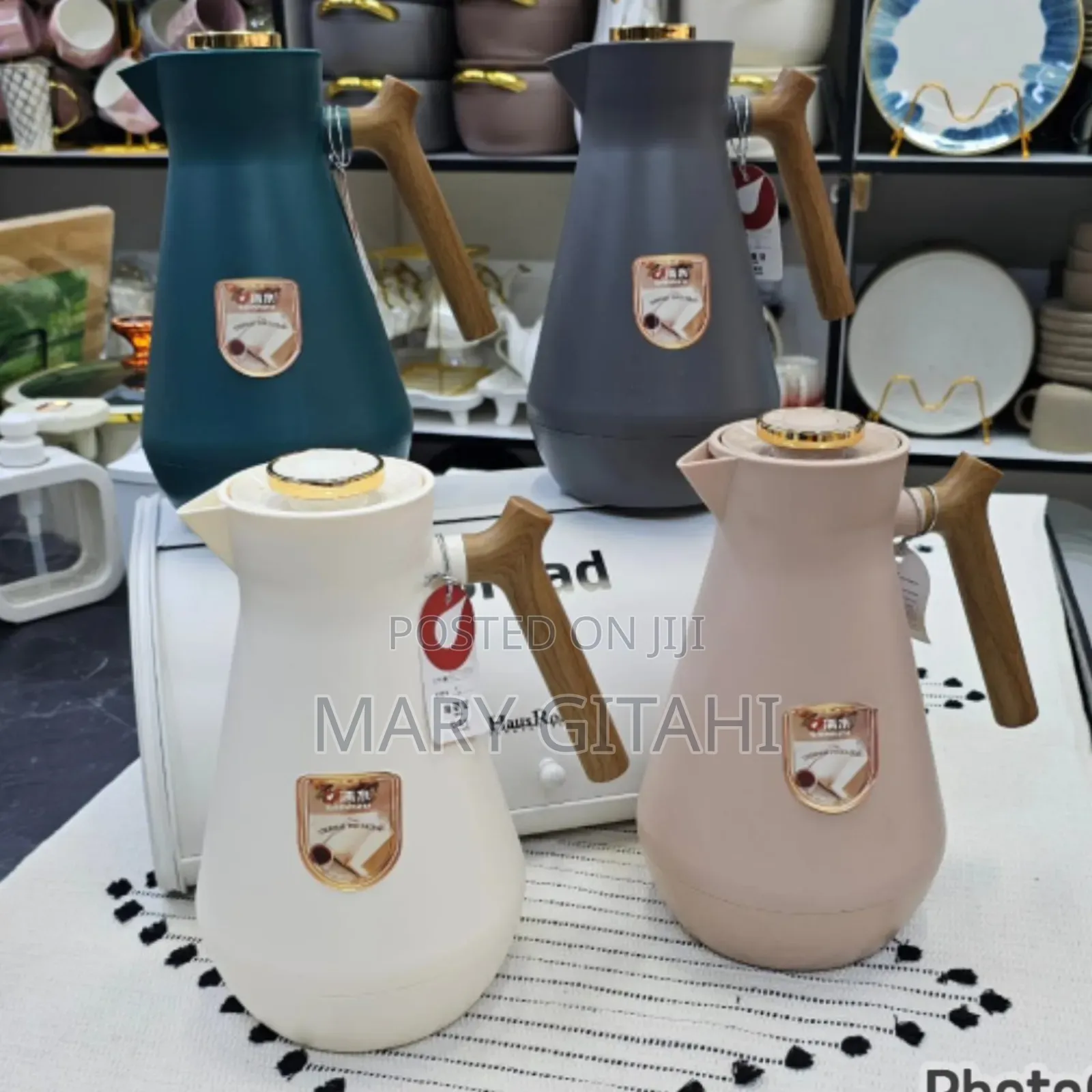 *Wooden Handle Vacuum Flask* 
☆