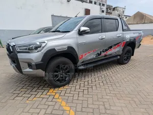 Toyota Hilux 2018 Silver