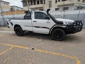 Toyota Hilux 2018 White