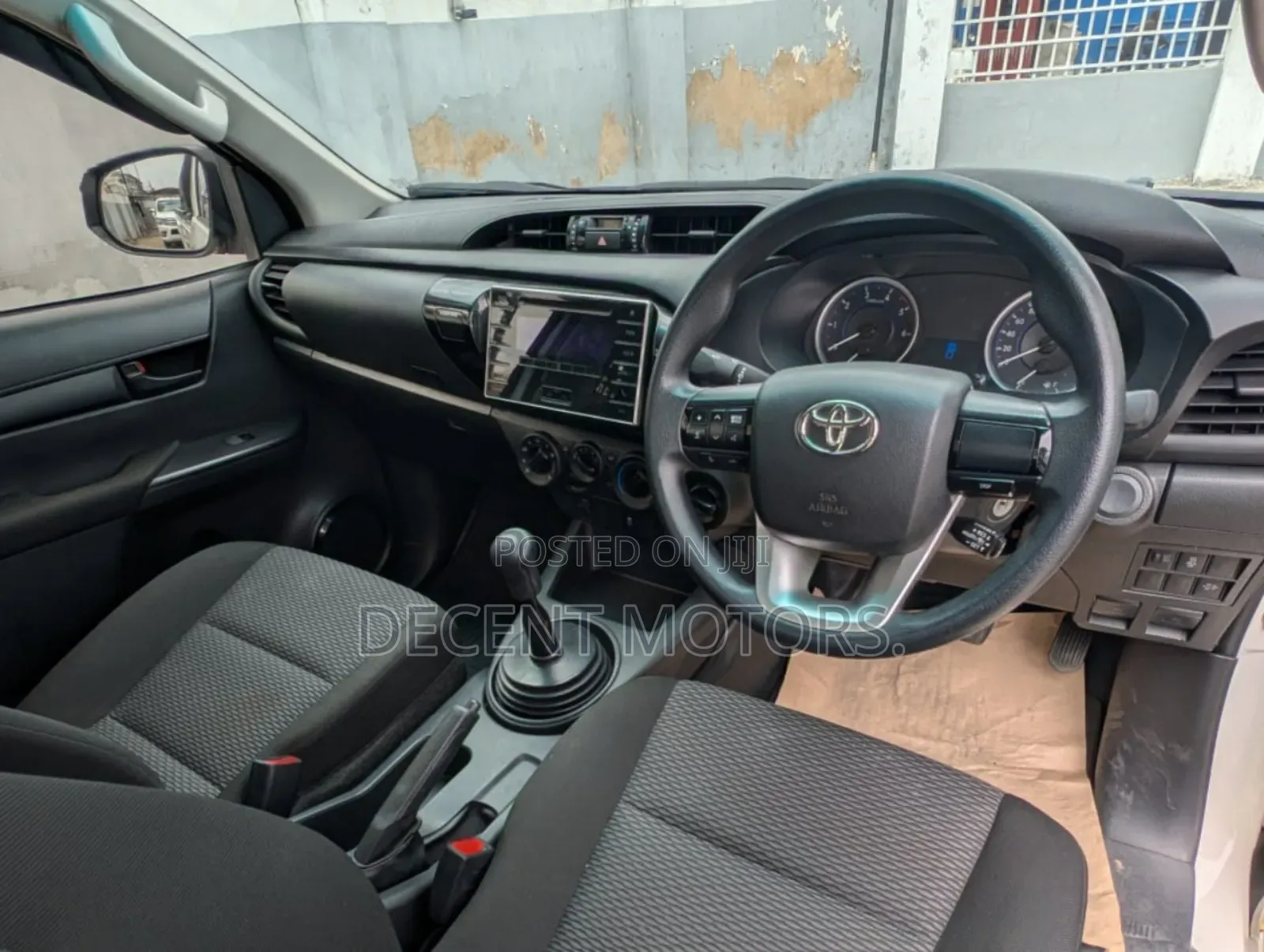 Toyota Hilux 2018 White