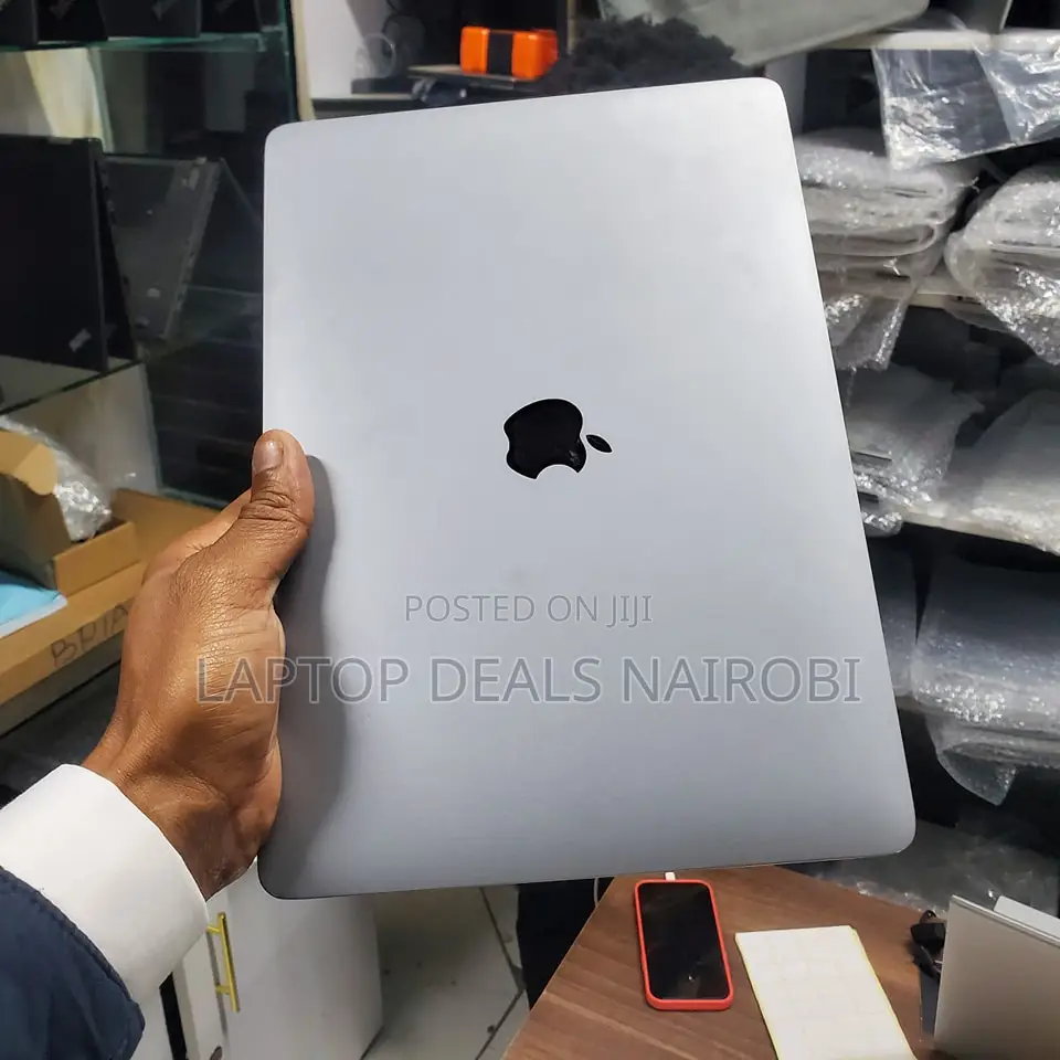 Laptop Apple MacBook Pro 2018 16GB Intel Core I7 SSD 512GB