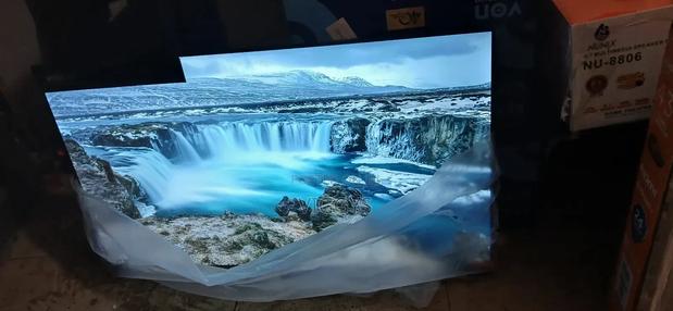 Vision 43 Inches Smart Frame Less Tv . - thumbnail 3