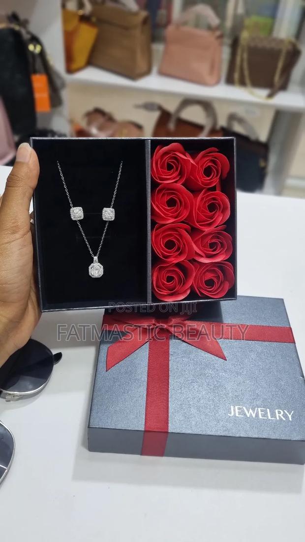 Silver High Quality Jewellery Set - main view