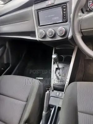 Toyota Corolla Fielder 2018 Silver