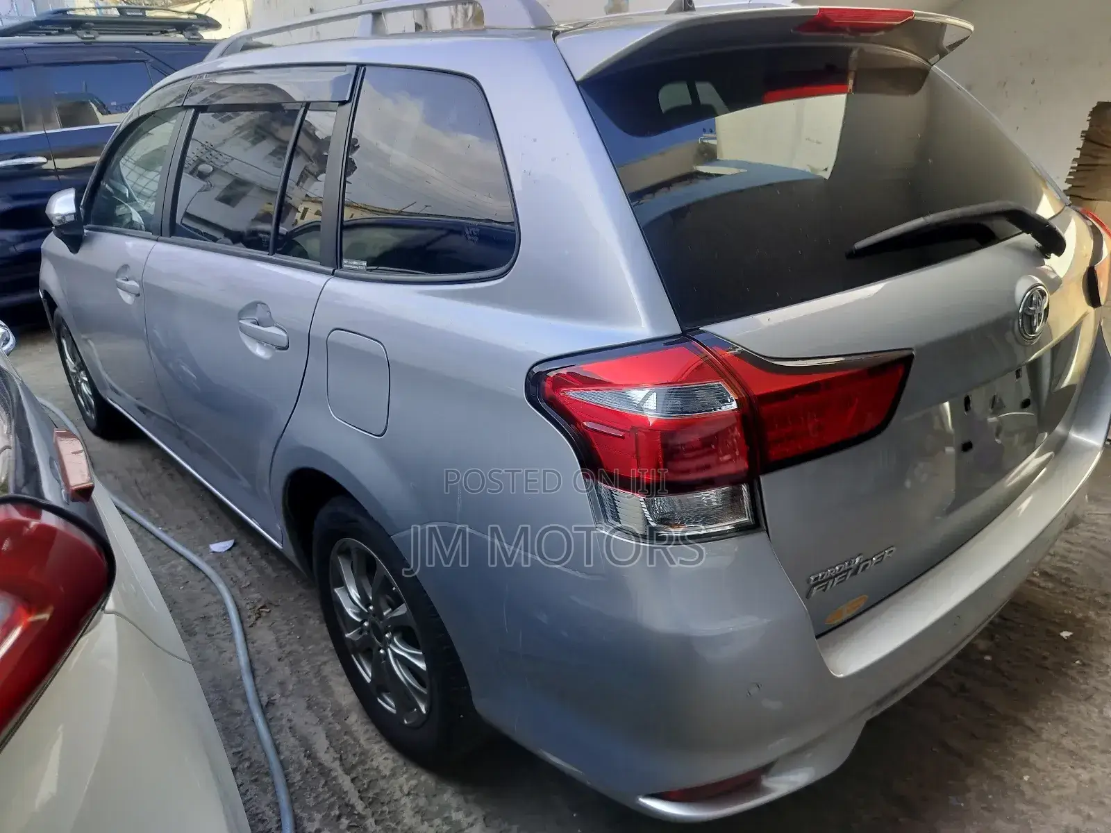 Toyota Corolla Fielder 2018 Silver