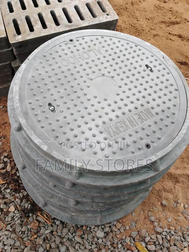 Lockable Circular Manhole Cover - main view
