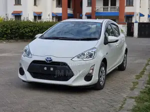 Toyota Aqua 2017 Off white