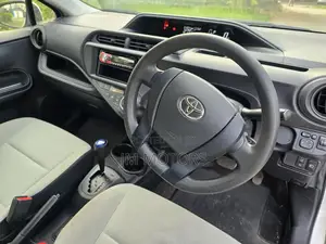 Toyota Aqua 2017 Off white