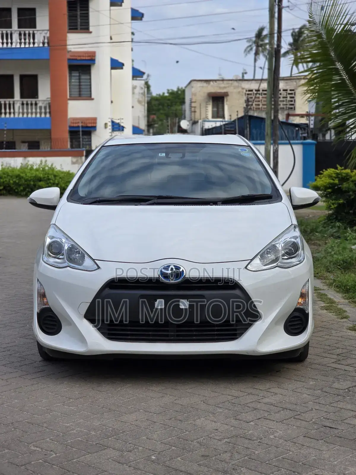 Toyota Aqua 2017 Off white