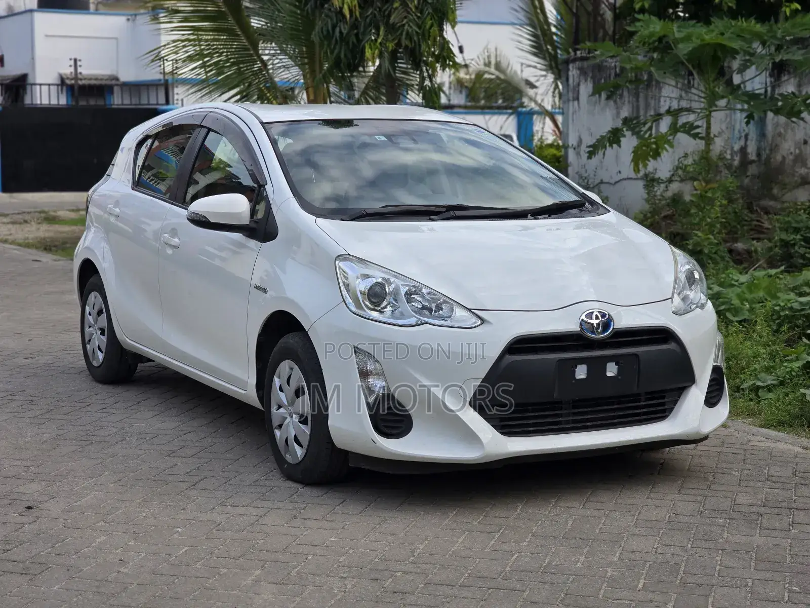 Toyota Aqua 2017 Off white
