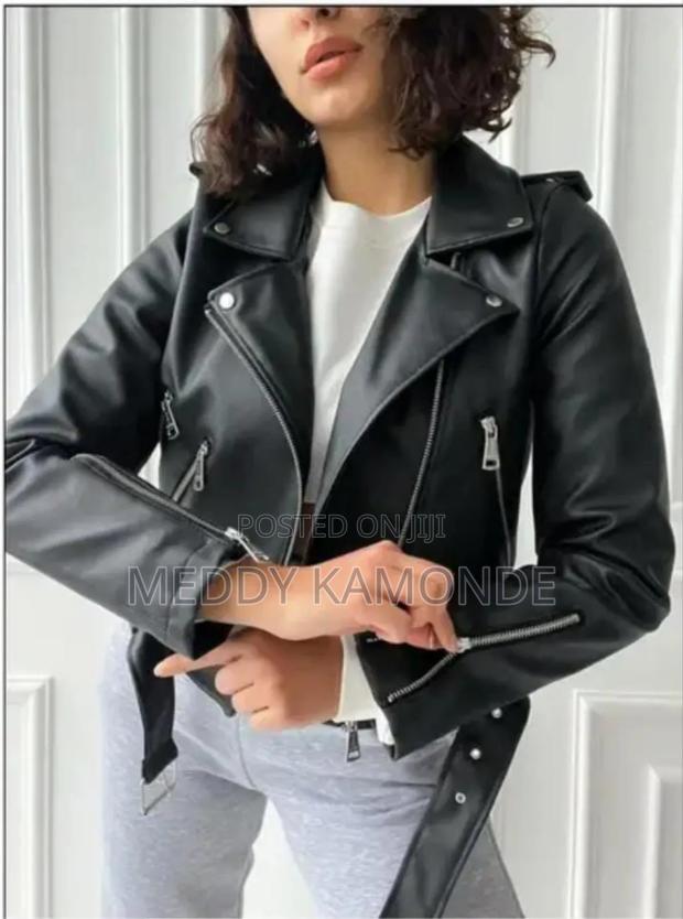 Stylish Black Leather Jacket - thumbnail 2