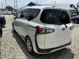 Toyota Sienta 1.5 Hybrid FWD (6-seater) 2019 White