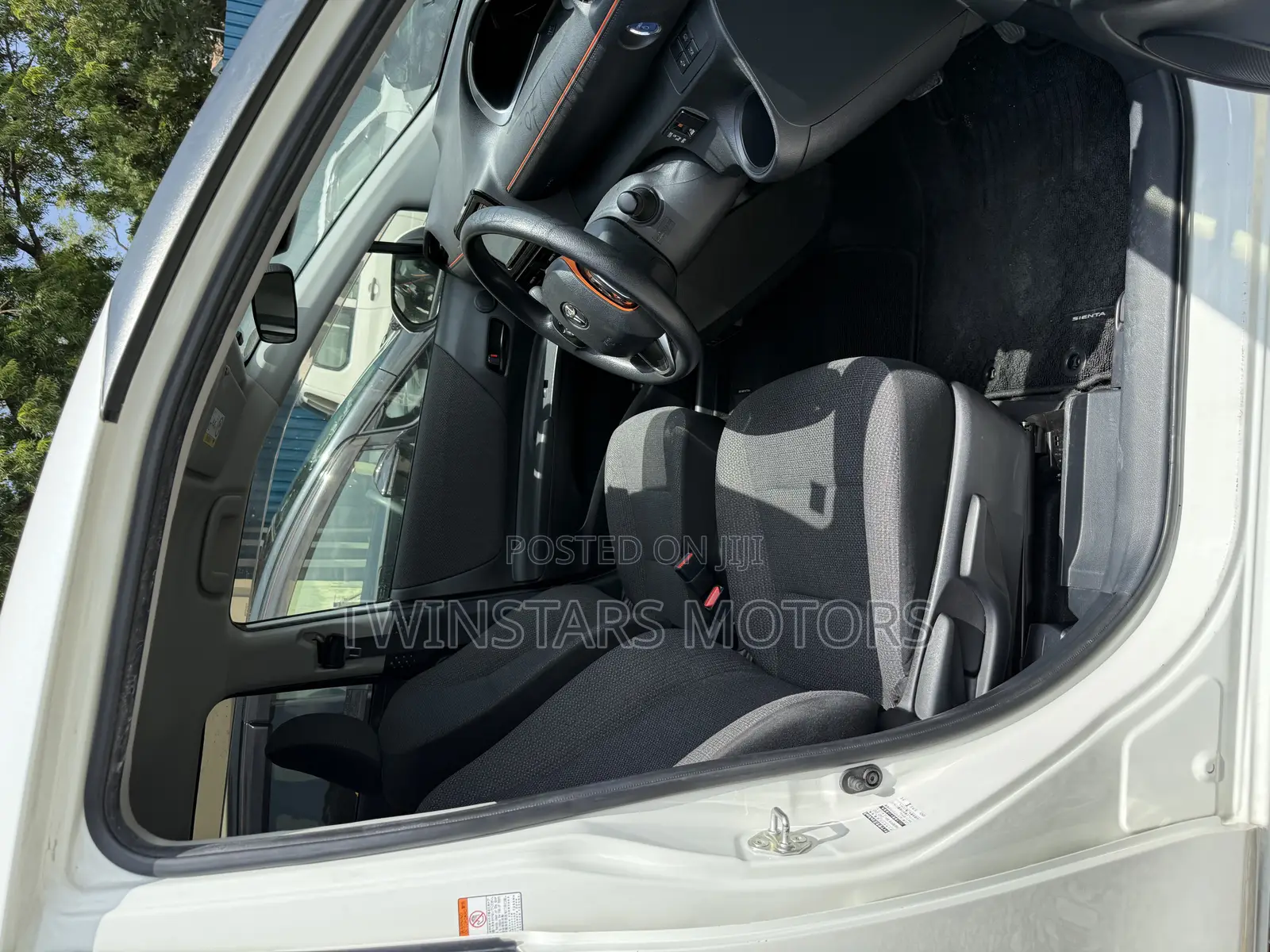 Toyota Sienta 1.5 Hybrid FWD (6-seater) 2019 White