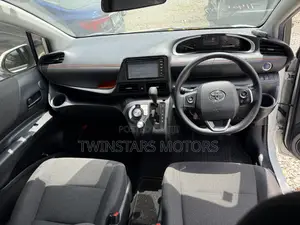 Toyota Sienta 1.5 Hybrid FWD (6-seater) 2019 White