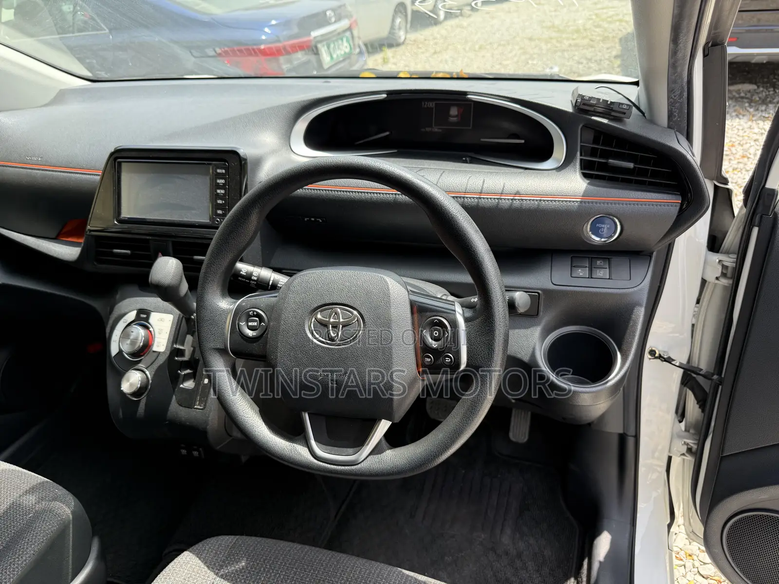 Toyota Sienta 1.5 Hybrid FWD (6-seater) 2019 White