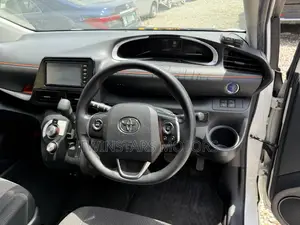 Toyota Sienta 1.5 Hybrid FWD (6-seater) 2019 White