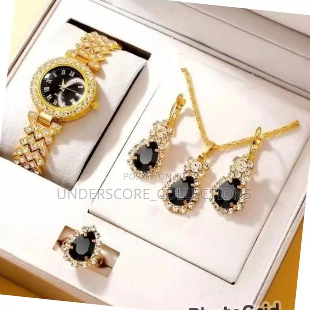 Black Aesthetically Pleasing Jewelry Gift Set - thumbnail 2