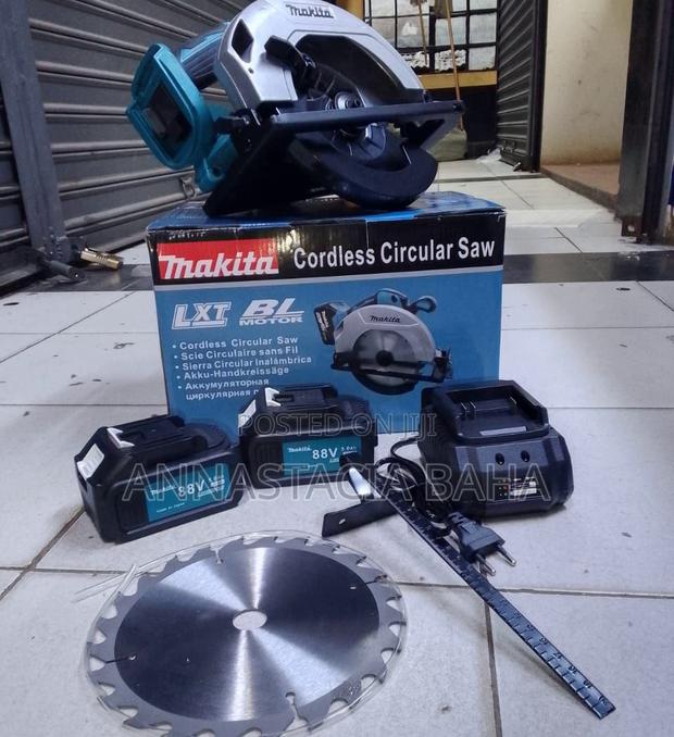 Makita 88v Cordless Circular Saw - main view