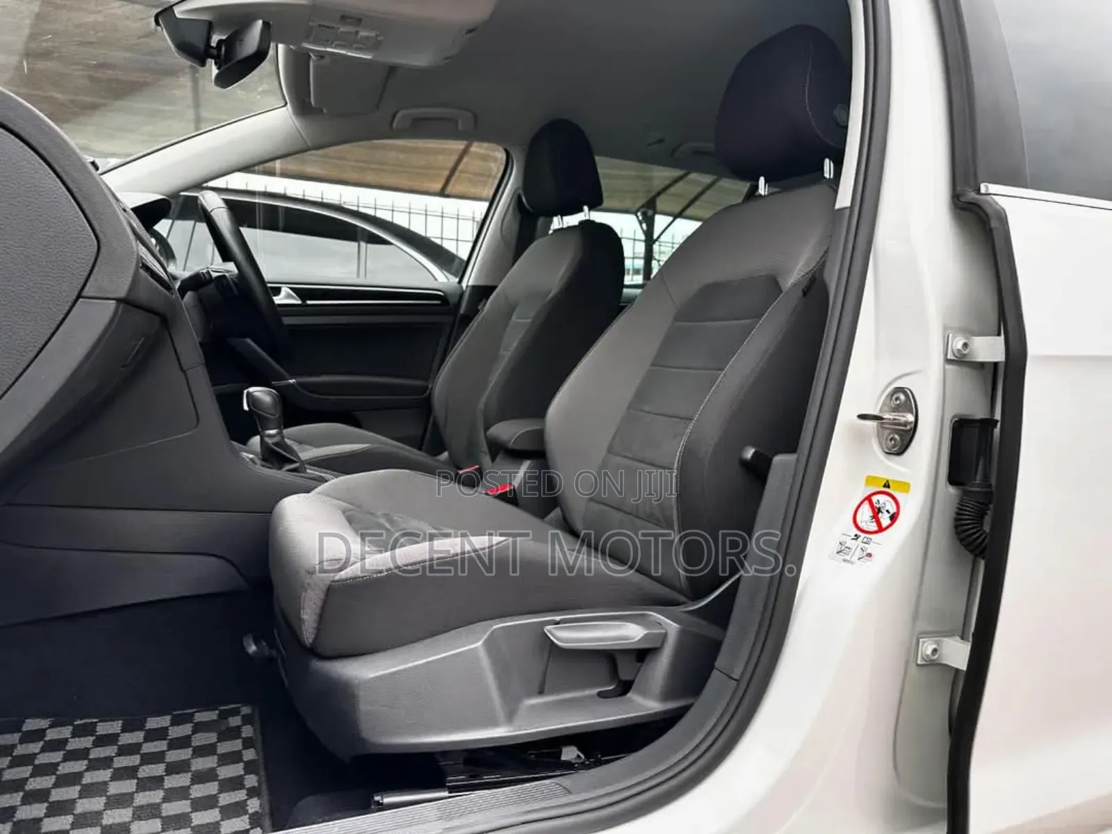 Volkswagen Golf TSI SE FWD 2018 White