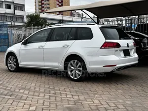 Volkswagen Golf TSI SE FWD 2018 White