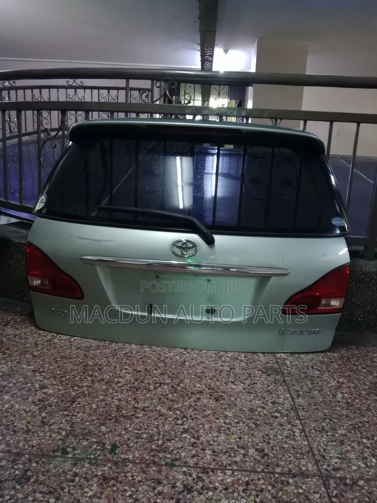 Toyota Ipsum Boot / Tailgate