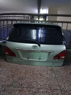 Toyota Ipsum Boot / Tailgate