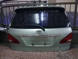 Toyota Ipsum Boot / Tailgate