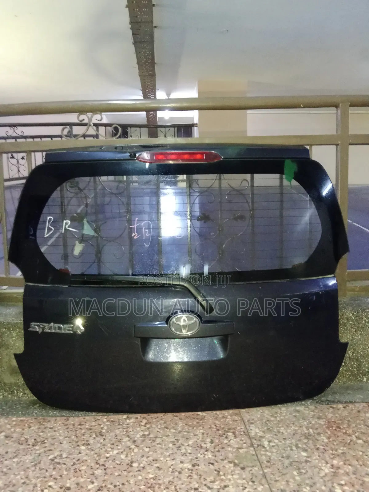 Toyota Spade Tailgate /Boot