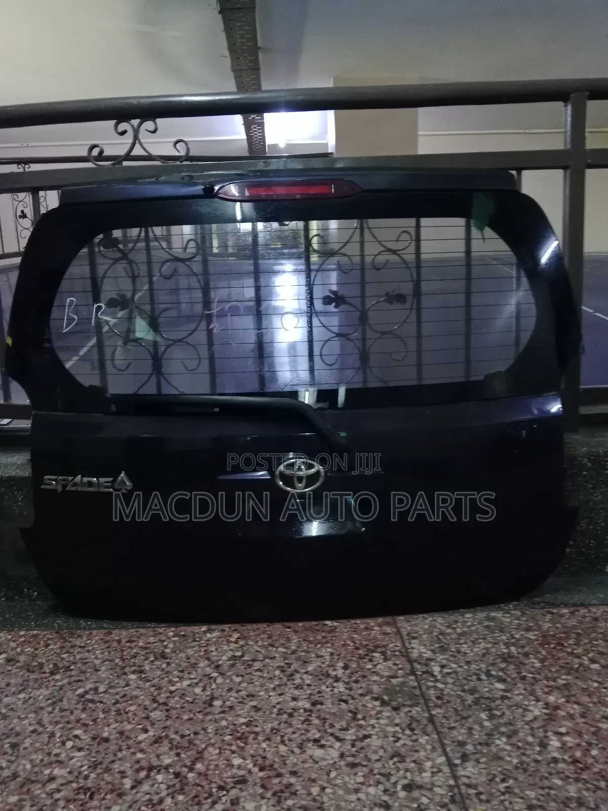 Toyota Spade Tailgate /Boot
