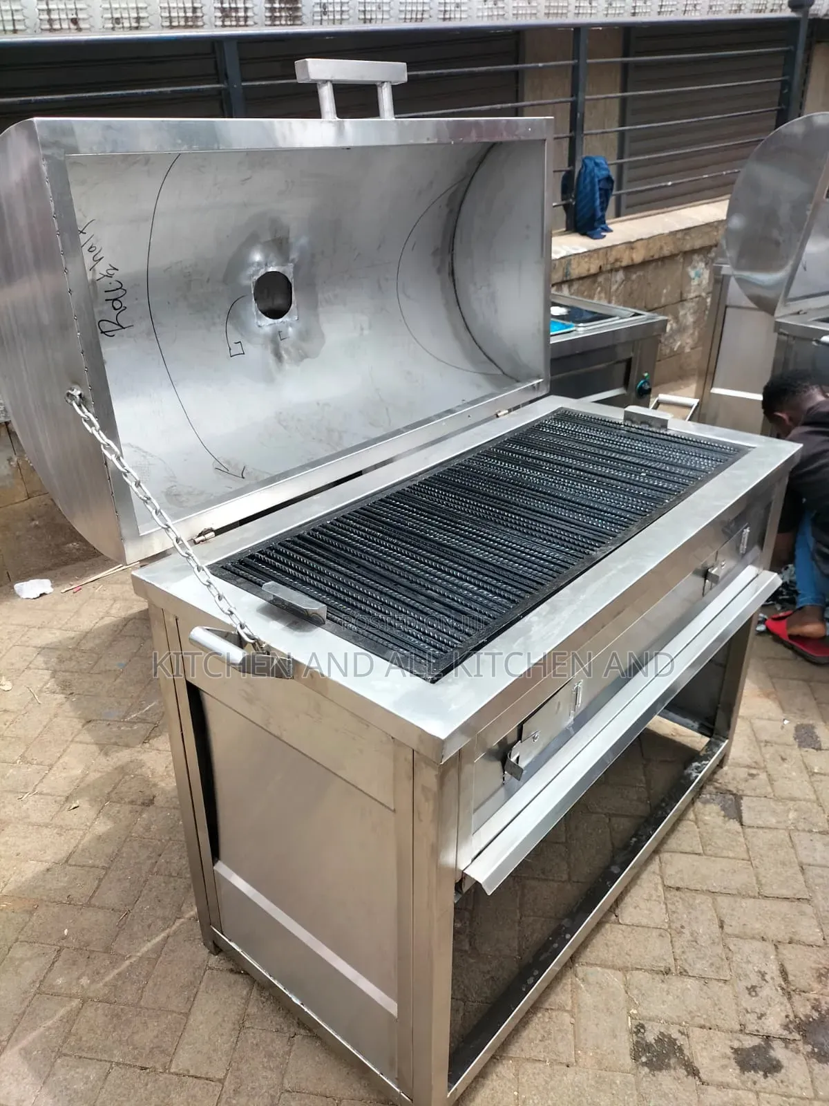 Supreme Closed Stainless Steel Choma Grill