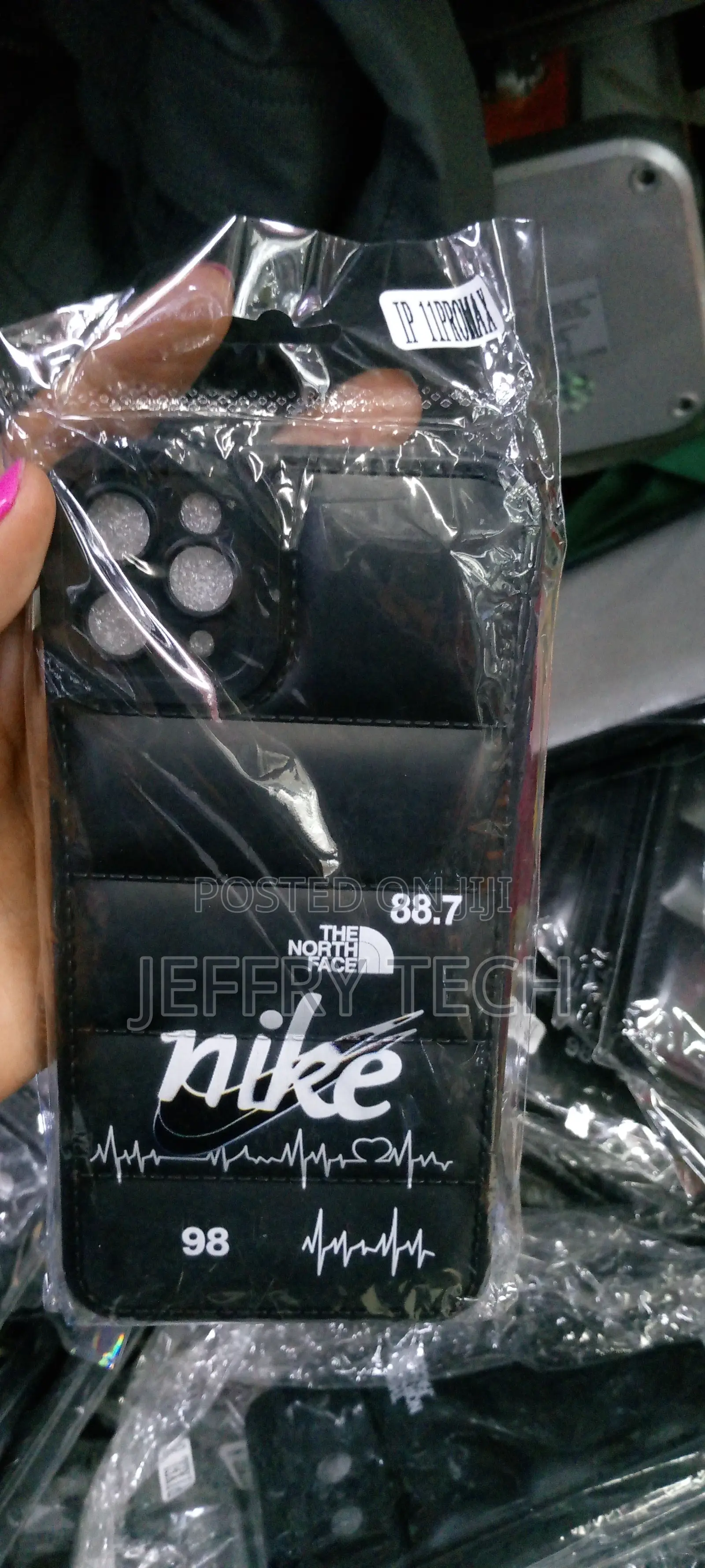 The TNF Puffer Case - iPhone 11PROMAX (BLACK))