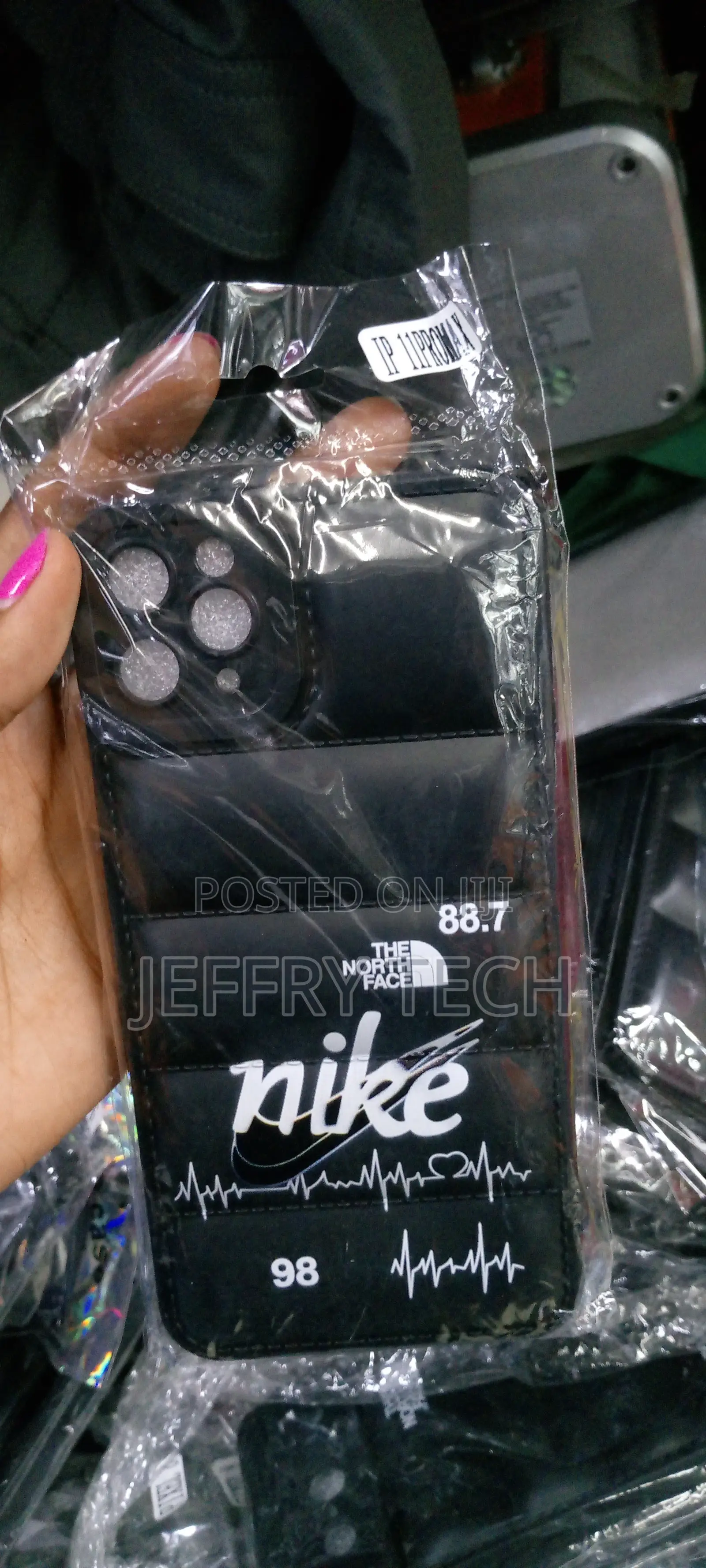 The TNF Puffer Case - iPhone 11PROMAX (BLACK))