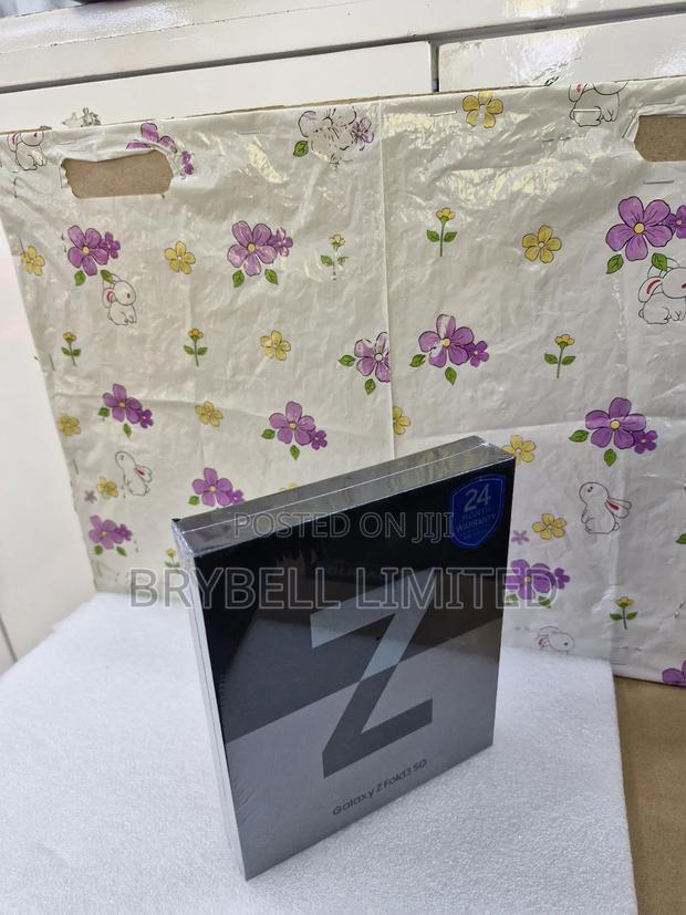New Samsung Galaxy Z Fold3 5G 512 GB Silver - thumbnail 3