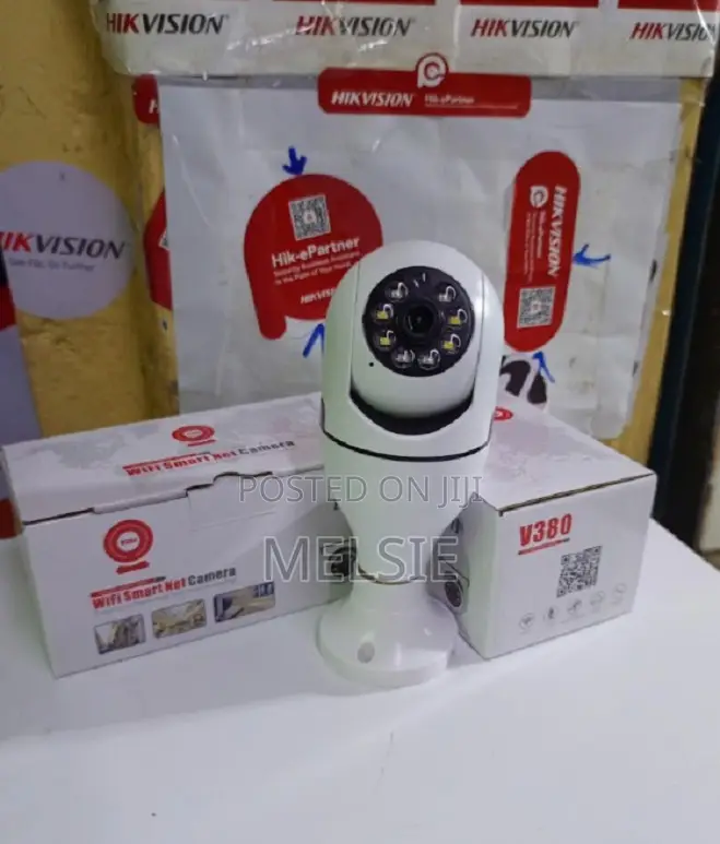 Two Ways Audio PTZ Wireless Wi-Fi CCTV Bulb Security Camera