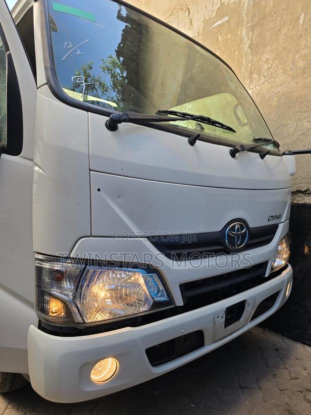 Toyota Dyna 3000cc - thumbnail 2