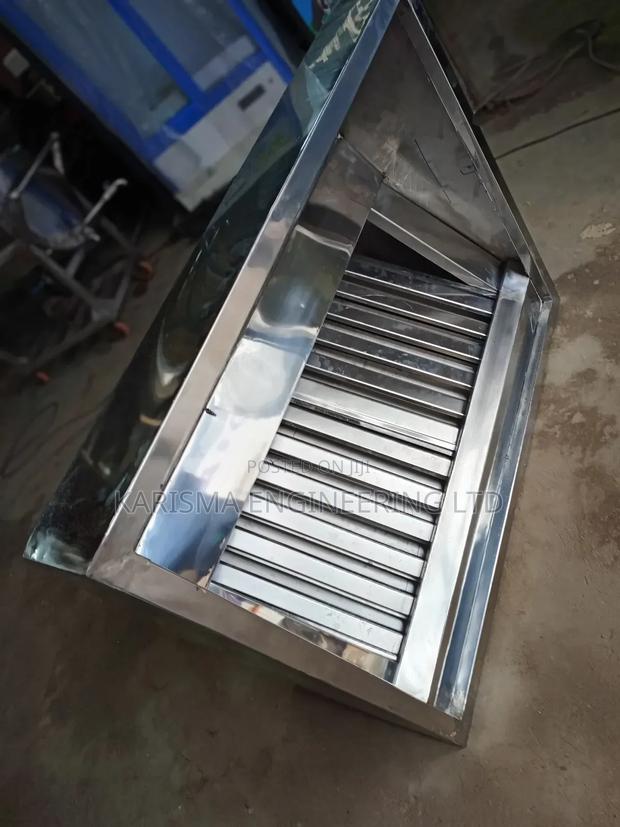 Medium-Sized Kitchen Hood Stainless Steel - thumbnail 3