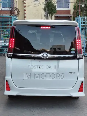Toyota Noah 2018 White