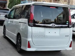 Toyota Noah 2018 White