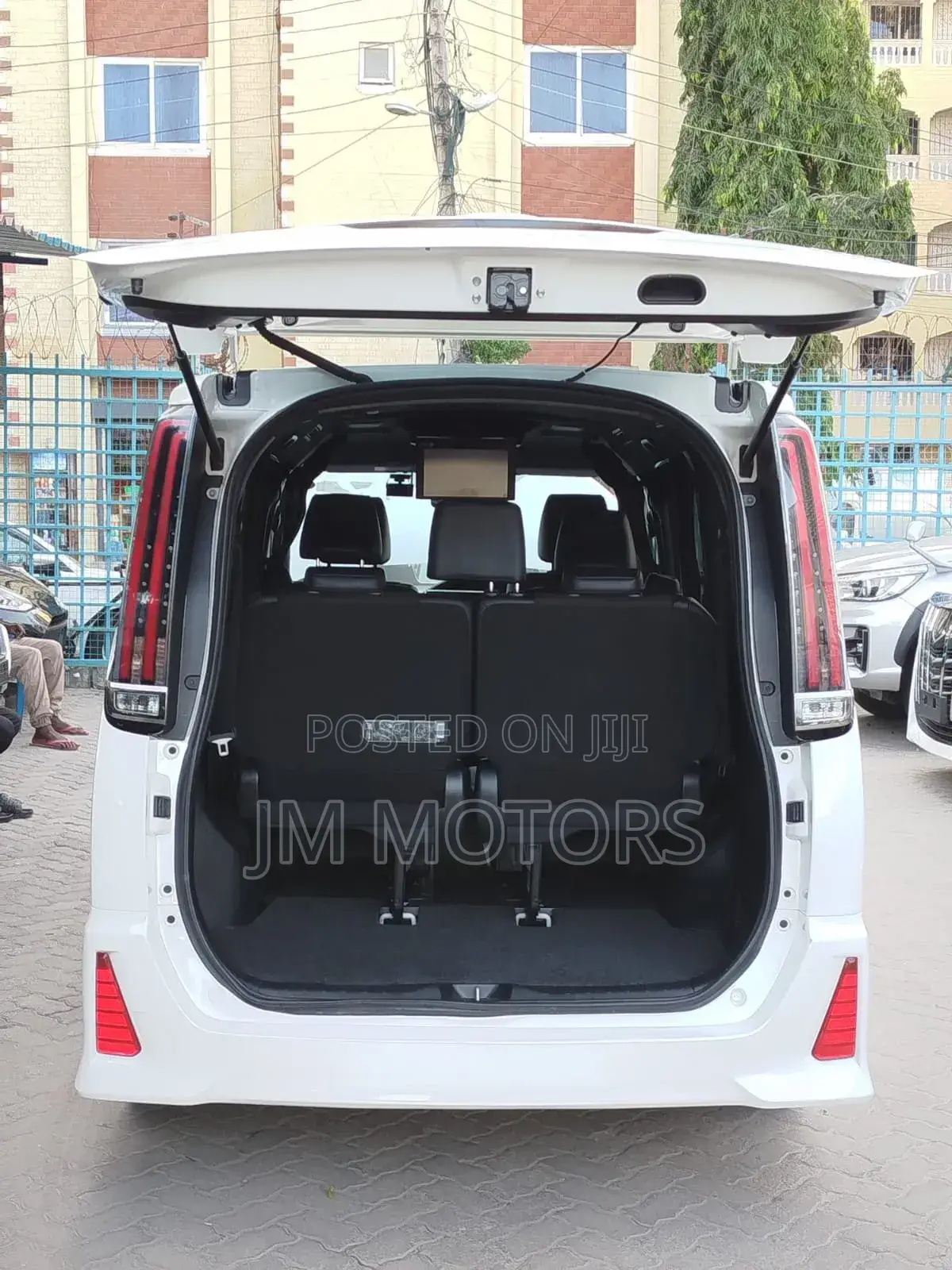 Toyota Noah 2018 White