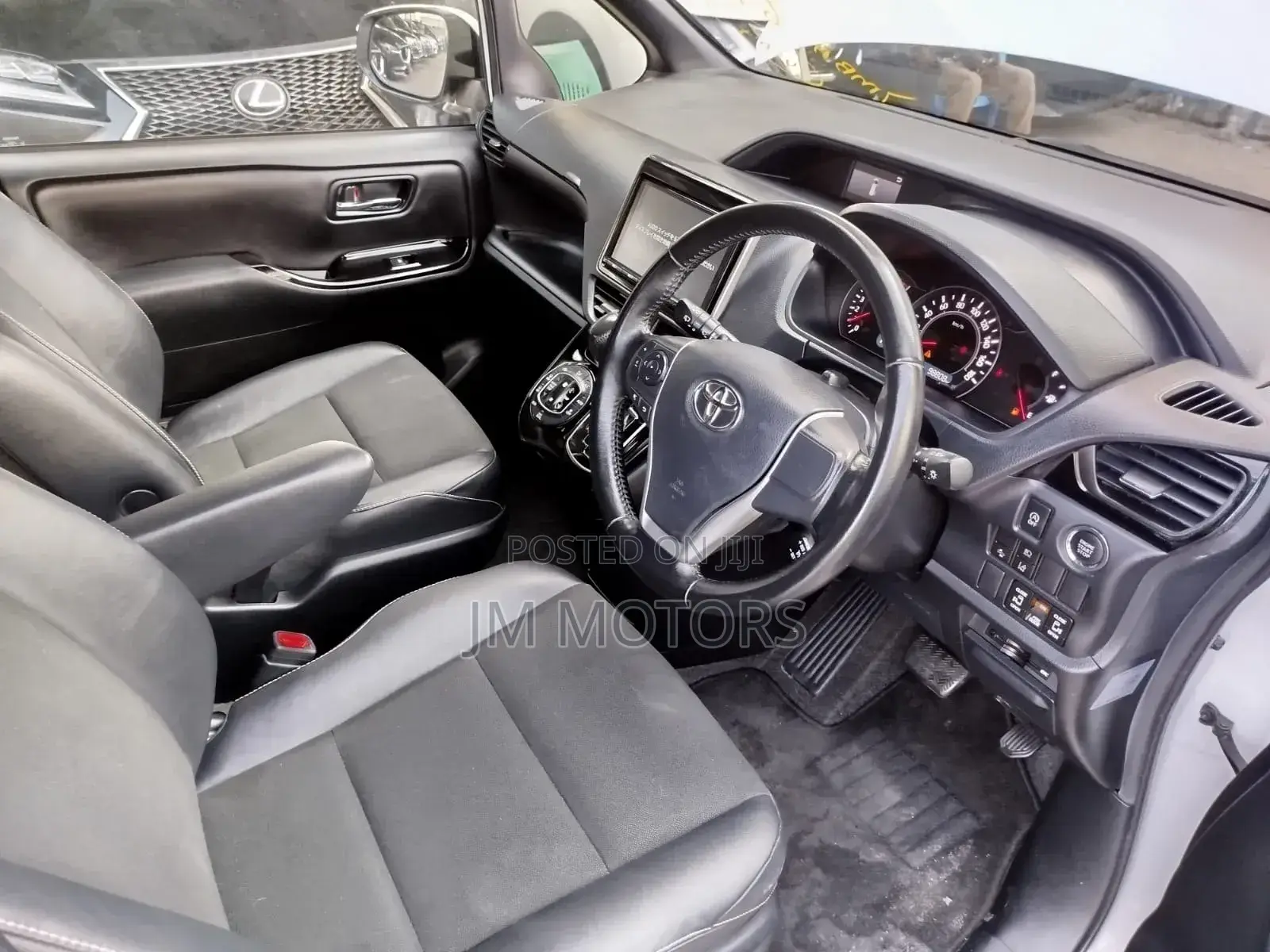 Toyota Noah 2018 White