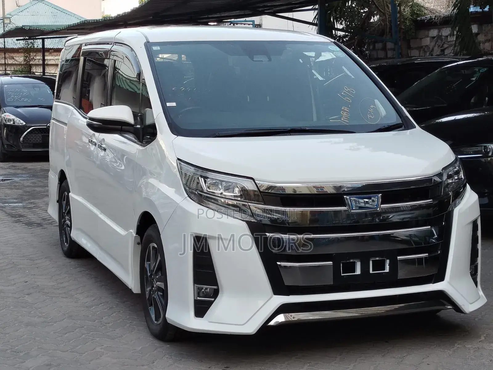 Toyota Noah 2018 White